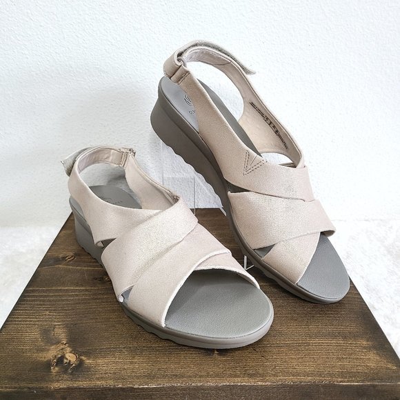 clarks champagne sandals